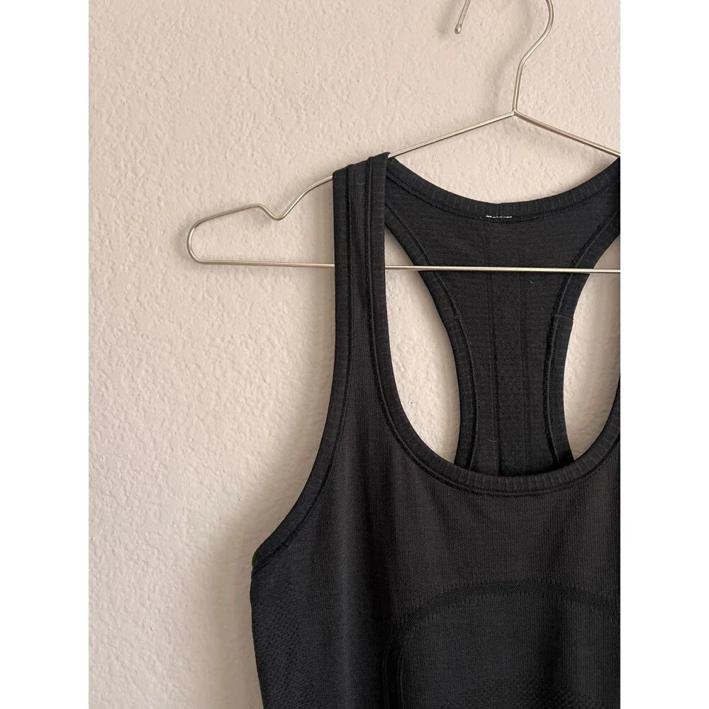 Lululemon Swiftly Tech Racerback 2.0 Tank in Black Size US 6